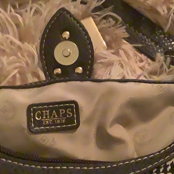 Chaps shoulder bag - Picture 3 of 8